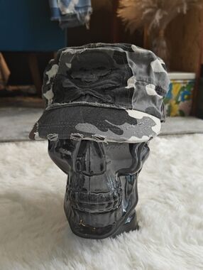 Y2K Disneyland Pirates of the Caribbean, Skull Patch Cap Black, Gray, White Camo